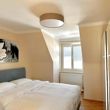 Center * Sankt Poelten